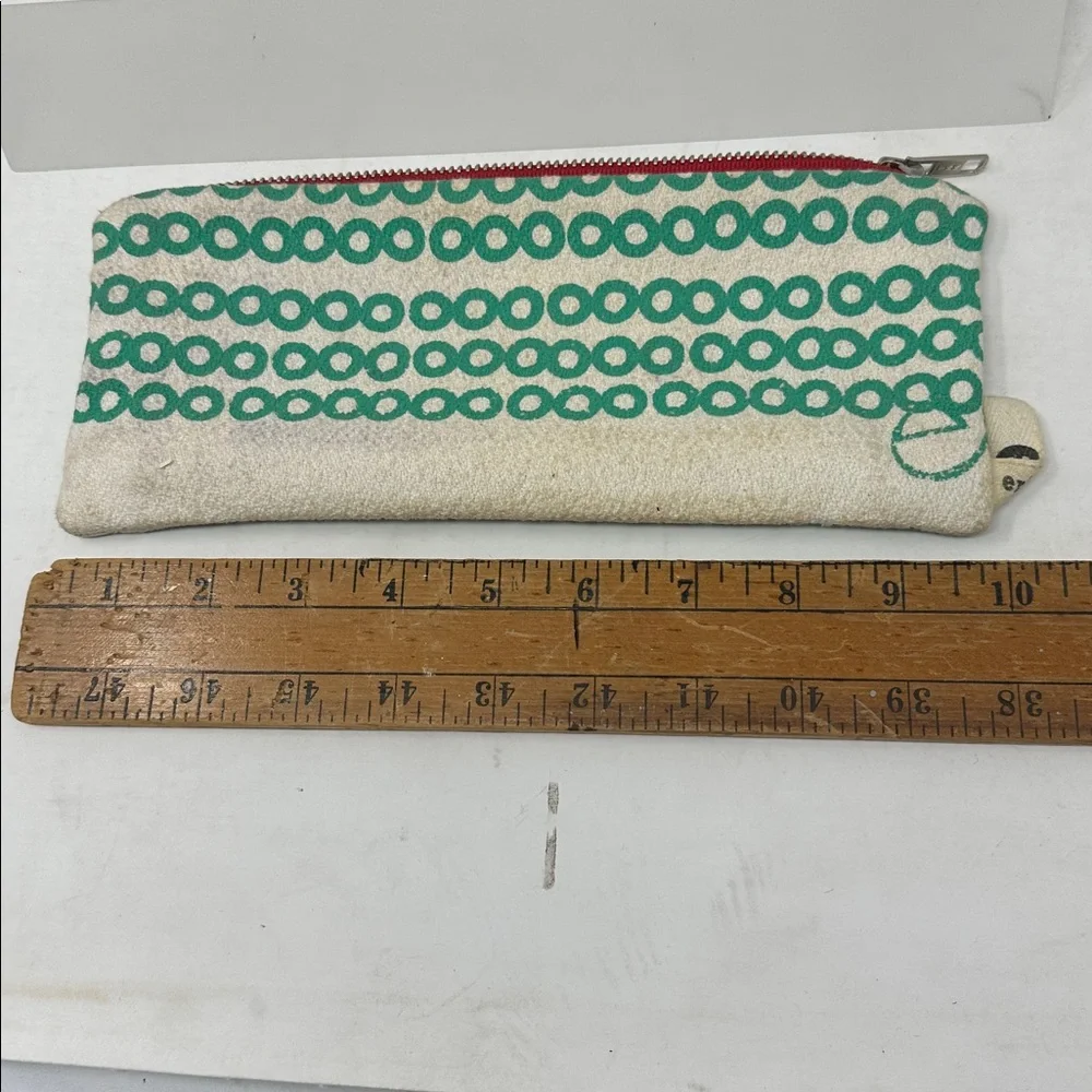 Vintage Erin Flett small zipped bag. Cream cloth bag with green screen print. - Picture 7 of 8